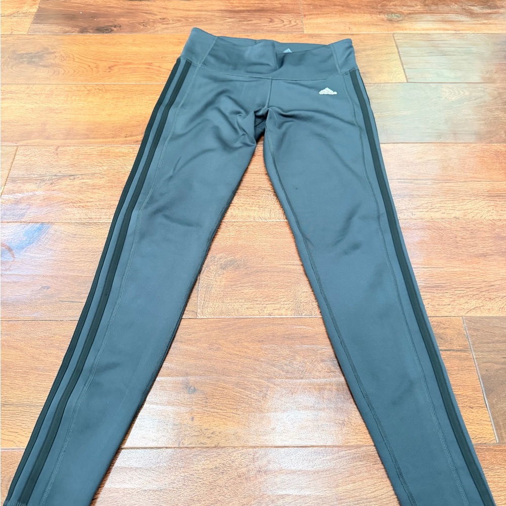 Adidas Charcoal Leggings with Black Stripes Size M.